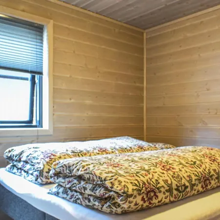 4 Bedroom Amazing In Holiday home